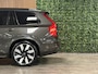 Volvo XC90 T8 AWD Recharge Ultra Dark | Vol! | Bowers & Wilkins | Luchtvering | Stoelventilatie | Trekhaak | 360 Camera | Head-Up Display | Stoelmassage | 455pk | Adaptieve Cruise Control | Stoelverwarming voor+achter | Stuurwielverwarming | Schuifdak | 21 Inch | Full LED Meesturende koplampen | Pilot Assist | BLIS Dode Hoek Detectie | Alcantara hemelbekleding | Lederen handgrepen en zonnekleppen | Elektrische voorstoelen geheugen | Nappa Lederen bekleding | Zitting verlenging voorstoelen | Lederen Dashboard | Google Infotainment | Keyless Drive | Parkeersensoren voor+achter | Privacy Glass | Elektrisch bedienbare achterklep | Geïntegreerde zongordijnen achterportieren | Geïntegreerd kinderzitje achterin | Verlichte instaplijsten | 7-Persoons | 4-Zone Climate Control | DAB Radio | Apple Carplay/Android Auto | Alarm Klasse III | Draadloos telefoon opladen | Volvo On Call met mobiele App functie | Platinum Grey Metallic |