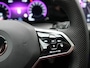 Volkswagen Golf 1.5 eTSI R-Line automaat met electr. schuif panorama dak | Apple Carplay | Navigatie | Achteruitrij camera | Parkeersensoren voor en achter | Electr. schuif panorama dak | Sportstoelen | Sportstuur |