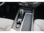 Volvo XC60 2.0 T6 Plug-in hybrid AWD Business Edition Harman Kardon Geluidsinstallatie | Stuurwiel Verwarmbaar | Stoelen voor/achter verwarmbaar | 360 Graden Camera | Adaptieve Cruise Control | Pilot Assist | Extra getinte ramen achter | 19'' Lichtmetalen velgen