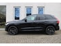 Volvo XC60 2.0 T6 Plug-in hybrid AWD Plus Black Edition | Panoramadak | Actieve luchtvering met FOUR-C | Head-up display | Extra getint glas | Verwarmbare voorstoelen | Verwarmbaar stuurwiel | Visual Park Assist met Front "Fisheye" view | Adaptive cruise control | Pilot assist | Blind spot | Google-Maps navigatie |