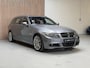 BMW 3-Serie Touring 325xi LCI - 6 CILINDER - AUTOMAAT - M PAKKET - LEER - NAVIGATIE