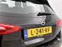 Mercedes-Benz A-klasse 180 Achteruitrijcamera | Licht- en zicht pakket | Lichtmetalen Velgen. Inclusief 24 maanden Mercedes-Benz Certified garantie voor Europa.