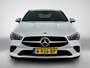 Mercedes-Benz CLA 180 Luxury Line | Keyless Go | Sfeerverlichting | Car Play | Stoelverwarming | Parkeerpakket met Camera | Inclusief 24 maanden Mercedes-Benz Certified garantie voor Europa.