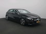 Mercedes-Benz A-klasse 160 Business Solution Luxury Ledkoplampen | Sfeerverlichting | Parkeerpakket met achteruitrijcamera | Stoelverwarming | Lederlook ARTICO. Inclusief 24 maanden Mercedes-Benz Certified garantie voor Europa.