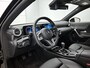Mercedes-Benz A-klasse 160 Business Solution Luxury Ledkoplampen | Sfeerverlichting | Parkeerpakket met achteruitrijcamera | Stoelverwarming | Lederlook ARTICO. Inclusief 24 maanden Mercedes-Benz Certified garantie voor Europa.