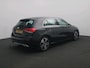 Mercedes-Benz A-klasse 160 Business Solution Luxury Ledkoplampen | Sfeerverlichting | Parkeerpakket met achteruitrijcamera | Stoelverwarming | Lederlook ARTICO. Inclusief 24 maanden Mercedes-Benz Certified garantie voor Europa.