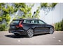 Volvo V60 T6 Plug-in hybrid AWD Ultra Bright | Adaptieve Cruise Control | Dodehoek Detectie | 360 Camera | Adaptieve Koplampen | Head-Up Display | Leder Blond | Elektr. Stoelen | Stoel+Stuurverwarming