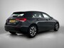 Mercedes-Benz A-klasse 180 Ledkoplampen | Achteruitrijcamera | Navigatiesysteem met harde schijf | Apple CarPlay. Inclusief 24 maanden Mercedes-Benz Certified garantie voor Europa.