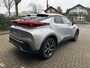 Toyota C-HR 2.0 Plug-in Hybrid 220 Dynamic Toyota navigatie / Apple Carplay / Android Auto / parkeersensoren voor en achter / adaptive cruise control / stoel- en stuurwielverwarming / parkeercamera / Toyota 10 jaar garantie programma / Toyota Pechhulppas / rijklaarpr