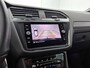 Volkswagen Tiguan 1.4 TSI eHybrid R-Line Business+ 245 PK | Trekhaak | Dealeronderhouden | Navigatie | Achteruitrijcamera | Achterklep Elektrisch | Climatronic ( 3 zones ) | 19 Inch Velgen | Black Style | Parkeersensoren