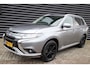 Mitsubishi Outlander 2.4 PHEV Intense één van de allerlaatste uit deze serie Outlanders! Navigatie, stoelverwarming