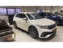 Volkswagen Tiguan 1.5 TSI R-Line Business+ NL auto 1e eigenaar nieuw door ons geleverd en onderhouden LED Matrix easy open keyless R Line in en exterieur