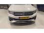 Volkswagen Tiguan 1.5 TSI R-Line Business+ NL auto 1e eigenaar nieuw door ons geleverd en onderhouden LED Matrix easy open keyless R Line in en exterieur