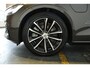 Volvo V60 T6 Plug-in hybrid AWD Plus Dark | Trekhaak | 360 graden camera | Verwarmbare voorstoelen, achterbank en stuurwiel | Premium audio by Harman Kardon | Adaptieve cruise control | Verwarmbare achterbank | Apple carplay/Android auto