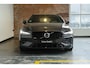 Volvo V60 T6 Plug-in hybrid AWD Plus Dark | Trekhaak | 360 graden camera | Verwarmbare voorstoelen, achterbank en stuurwiel | Premium audio by Harman Kardon | Adaptieve cruise control | Verwarmbare achterbank | Apple carplay/Android auto