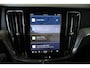 Volvo V60 T6 Plug-in hybrid AWD Plus Dark | Trekhaak | 360 graden camera | Verwarmbare voorstoelen, achterbank en stuurwiel | Premium audio by Harman Kardon | Adaptieve cruise control | Verwarmbare achterbank | Apple carplay/Android auto