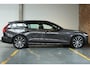 Volvo V60 T6 Plug-in hybrid AWD Plus Dark | Trekhaak | 360 graden camera | Verwarmbare voorstoelen, achterbank en stuurwiel | Premium audio by Harman Kardon | Adaptieve cruise control | Verwarmbare achterbank | Apple carplay/Android auto