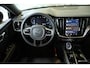 Volvo V60 T6 Plug-in hybrid AWD Plus Dark | Trekhaak | 360 graden camera | Verwarmbare voorstoelen, achterbank en stuurwiel | Premium audio by Harman Kardon | Adaptieve cruise control | Verwarmbare achterbank | Apple carplay/Android auto