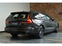 Volvo V60 T6 Plug-in hybrid AWD Plus Dark | Trekhaak | 360 graden camera | Verwarmbare voorstoelen, achterbank en stuurwiel | Premium audio by Harman Kardon | Adaptieve cruise control | Verwarmbare achterbank | Apple carplay/Android auto