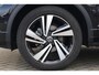 Volkswagen T-Roc 1.5 TSI R-Line 150PK / 110kW Achteruitrijcamera, draadloos Apple Carplay & Android Auto, verwarmbare voorstoelen + stuurwiel, dodehoeksensor (Side Assist), parkeerassistent (Park Assist), volledig digtiaal instrumentenpaneel (Digital Cockpit Pro), full LED koplampen, grootlichtassistent, voorstoelen Top-Comfort, parkeersensoren voor + achter, achterklep elektrisch met sensorsturing (Easy Open), DAB+, geen navigatie (bestelbaar), zwarte hemel, extra getint glas achter, 18'' LMV 'Nevada'