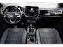 Volkswagen T-Roc 1.5 TSI R-Line 150PK / 110kW Achteruitrijcamera, draadloos Apple Carplay & Android Auto, verwarmbare voorstoelen + stuurwiel, dodehoeksensor (Side Assist), parkeerassistent (Park Assist), volledig digtiaal instrumentenpaneel (Digital Cockpit Pro), full LED koplampen, grootlichtassistent, voorstoelen Top-Comfort, parkeersensoren voor + achter, achterklep elektrisch met sensorsturing (Easy Open), DAB+, geen navigatie (bestelbaar), zwarte hemel, extra getint glas achter, 18'' LMV 'Nevada'