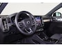 Volvo XC40 B4 Plus Dark - IntelliSafe Assist & Surround - Harman/Kardon audio - Parkeercamera achter - Verwarmde voorstoelen & stuur - Parkeersensoren voor & achter - Elektr. bedienb. voorstoelen met links geheugen - Draadloze tel. lader - Elektr. inklapbare trekhaak - 18' LMV