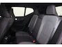 Volvo XC40 B4 Plus Dark - IntelliSafe Assist & Surround - Harman/Kardon audio - Parkeercamera achter - Verwarmde voorstoelen & stuur - Parkeersensoren voor & achter - Elektr. bedienb. voorstoelen met links geheugen - Draadloze tel. lader - Elektr. inklapbare trekhaak - 18' LMV
