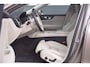 Volvo V60 2.0 B3 Momentum Business UITKLAPBARE TREKHAAK/LEDEREN BEKLEDING/COMFORT-STOELEN
