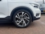 Volvo XC40 1.5 T4 Recharge R-Design Expression | Schuif -/ Kanteldak | Harman Kardion Audio | 360 Camera | Trekhaak | Adaptieve Cruise control | Stoel + stuurverwarming | 20 Inch met All-Seasons | BLIS Dodehoek Detectie |