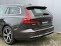 Volvo V60 T6 Automaat Plug-in hybrid AWD Plus Bright | Panoramadak | Stoel- & Stuurwielverwarming | Premium audio by Harman Kardon | All-season banden | Sportstoelen | Elektrisch bedienbare voorstoelen met geheugen | 20 inch lichtmetalen velgen |