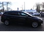 Ford Focus Wagon 125PK TITANIUM CRUISE NAVI PARK-SENSOREN WINTERPACK APPLE/ANDROID PRIVACY-GLASS LM-VELGEN