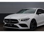 Mercedes-Benz CLA Shooting Brake 180 AMG | Sfeerverlichting | Camera | Night pakket | Stoelverwarming |