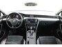 Volkswagen Passat Sedan 1.4 TSI GTE Highline 218 PK Plug-in hybride | 78,7% SOH | Elec. stoelen met verwarming | Trekhaak afneembaar | Adaptieve cruise controle | PDC | 17LMV | DEALER-STAAT