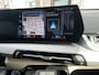 BMW iX1 xDrive30 Launch Edition 67 kWh 313 PK / Automaat / Airco / Apple CarPlay / Navigatie / 360 Camera / Harman-Kardon / Trekhaak / Leder Int / 17" LM Velgen / 1e Eigenaar!