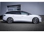 Volkswagen ID.7 Tourer Limited Edition | Achterbank in ongelijke delen neerklapbaar incl. middenarmsteun en doorlaadmogelijkheid | Afstandscontrolesysteem (Front Assist), met voetgangers- en fietsersherkenning | Automatische afstandsregeling (Adaptive Cruise Control)