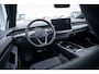 Volkswagen ID.7 Tourer Limited Edition | Achterbank in ongelijke delen neerklapbaar incl. middenarmsteun en doorlaadmogelijkheid | Afstandscontrolesysteem (Front Assist), met voetgangers- en fietsersherkenning | Automatische afstandsregeling (Adaptive Cruise Control)