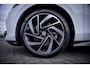 Volkswagen ID.7 Tourer Limited Edition | Achterbank in ongelijke delen neerklapbaar incl. middenarmsteun en doorlaadmogelijkheid | Afstandscontrolesysteem (Front Assist), met voetgangers- en fietsersherkenning | Automatische afstandsregeling (Adaptive Cruise Control)