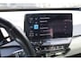 Volkswagen ID.3 First Plus 58 kWh 204PK / 150kW, NL Auto Door ons geleverd en onderhouden, fietsen steunhaak, SOH 88% adaptieve cruise control (acc), LED Matrix (IQ.Lights), achteruitrijcamera (rear view), keyless start & entry, 19" LMV, elektrisch verstel-, verwarm- en inklapbare buitenspiegels (spiegel pakket), verwarmbare voorstoelen, DAB+, navigatie, Apple Carplay & Android Auto, parkeersensoren voor en achter (pdc), multifunctioneel lederen stuurwiel etc.