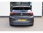 Volkswagen ID.3 First Plus 58 kWh 204PK / 150kW, NL Auto Door ons geleverd en onderhouden, fietsen steunhaak, SOH 88% adaptieve cruise control (acc), LED Matrix (IQ.Lights), achteruitrijcamera (rear view), keyless start & entry, 19" LMV, elektrisch verstel-, verwarm- en inklapbare buitenspiegels (spiegel pakket), verwarmbare voorstoelen, DAB+, navigatie, Apple Carplay & Android Auto, parkeersensoren voor en achter (pdc), multifunctioneel lederen stuurwiel etc.