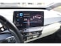Volkswagen ID.3 First Plus 58 kWh 204PK / 150kW, NL Auto Door ons geleverd en onderhouden, fietsen steunhaak, SOH 88% adaptieve cruise control (acc), LED Matrix (IQ.Lights), achteruitrijcamera (rear view), keyless start & entry, 19" LMV, elektrisch verstel-, verwarm- en inklapbare buitenspiegels (spiegel pakket), verwarmbare voorstoelen, DAB+, navigatie, Apple Carplay & Android Auto, parkeersensoren voor en achter (pdc), multifunctioneel lederen stuurwiel etc.
