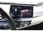 Volkswagen ID.3 First Plus 58 kWh 204PK / 150kW, NL Auto Door ons geleverd en onderhouden, fietsen steunhaak, SOH 88% adaptieve cruise control (acc), LED Matrix (IQ.Lights), achteruitrijcamera (rear view), keyless start & entry, 19" LMV, elektrisch verstel-, verwarm- en inklapbare buitenspiegels (spiegel pakket), verwarmbare voorstoelen, DAB+, navigatie, Apple Carplay & Android Auto, parkeersensoren voor en achter (pdc), multifunctioneel lederen stuurwiel etc.