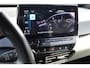 Volkswagen ID.3 First Plus 58 kWh 204PK / 150kW, NL Auto Door ons geleverd en onderhouden, fietsen steunhaak, SOH 88% adaptieve cruise control (acc), LED Matrix (IQ.Lights), achteruitrijcamera (rear view), keyless start & entry, 19" LMV, elektrisch verstel-, verwarm- en inklapbare buitenspiegels (spiegel pakket), verwarmbare voorstoelen, DAB+, navigatie, Apple Carplay & Android Auto, parkeersensoren voor en achter (pdc), multifunctioneel lederen stuurwiel etc.
