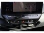 Volkswagen ID.3 First Plus 58 kWh 204PK / 150kW, NL Auto Door ons geleverd en onderhouden, fietsen steunhaak, SOH 88% adaptieve cruise control (acc), LED Matrix (IQ.Lights), achteruitrijcamera (rear view), keyless start & entry, 19" LMV, elektrisch verstel-, verwarm- en inklapbare buitenspiegels (spiegel pakket), verwarmbare voorstoelen, DAB+, navigatie, Apple Carplay & Android Auto, parkeersensoren voor en achter (pdc), multifunctioneel lederen stuurwiel etc.