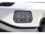 Volkswagen ID.3 First Plus 58 kWh 204PK / 150kW, NL Auto Door ons geleverd en onderhouden, fietsen steunhaak, SOH 88% adaptieve cruise control (acc), LED Matrix (IQ.Lights), achteruitrijcamera (rear view), keyless start & entry, 19" LMV, elektrisch verstel-, verwarm- en inklapbare buitenspiegels (spiegel pakket), verwarmbare voorstoelen, DAB+, navigatie, Apple Carplay & Android Auto, parkeersensoren voor en achter (pdc), multifunctioneel lederen stuurwiel etc.