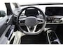 Volkswagen ID.3 First Plus 58 kWh 204PK / 150kW, NL Auto Door ons geleverd en onderhouden, fietsen steunhaak, SOH 88% adaptieve cruise control (acc), LED Matrix (IQ.Lights), achteruitrijcamera (rear view), keyless start & entry, 19" LMV, elektrisch verstel-, verwarm- en inklapbare buitenspiegels (spiegel pakket), verwarmbare voorstoelen, DAB+, navigatie, Apple Carplay & Android Auto, parkeersensoren voor en achter (pdc), multifunctioneel lederen stuurwiel etc.
