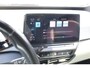 Volkswagen ID.3 First Plus 58 kWh 204PK / 150kW, NL Auto Door ons geleverd en onderhouden, fietsen steunhaak, SOH 88% adaptieve cruise control (acc), LED Matrix (IQ.Lights), achteruitrijcamera (rear view), keyless start & entry, 19" LMV, elektrisch verstel-, verwarm- en inklapbare buitenspiegels (spiegel pakket), verwarmbare voorstoelen, DAB+, navigatie, Apple Carplay & Android Auto, parkeersensoren voor en achter (pdc), multifunctioneel lederen stuurwiel etc.