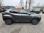 Toyota Yaris Cross HYBRID 115 FIRST EDITION ALL-SEASON STOEL/STUURVERW APPLE/ANDROID NAVI CLIMA AD-CRUISE 17” LM-VELGEN