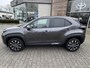 Toyota Yaris Cross HYBRID 115 FIRST EDITION ALL-SEASON STOEL/STUURVERW APPLE/ANDROID NAVI CLIMA AD-CRUISE 17” LM-VELGEN