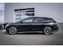 Volkswagen ID.7 Tourer Limited Edition | Achterbank in ongelijke delen neerklapbaar incl. middenarmsteun en doorlaadmogelijkheid | Afstandscontrolesysteem (Front Assist), met voetgangers- en fietsersherkenning | Automatische afstandsregeling (Adaptive Cruise Control)