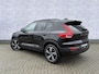 Volvo XC40 1.5 T3 R-Design | Trekhaak | Stoel- en Stuurverwarming | Achteruitrijcamera | Parkeersensoren Voor en Achter | 19 Inch Velgen | Voorruitverwarming | Getint Glas | Keyless | Navigatie | Apple Carplay / Android Auto | Nubuck Bekleding |